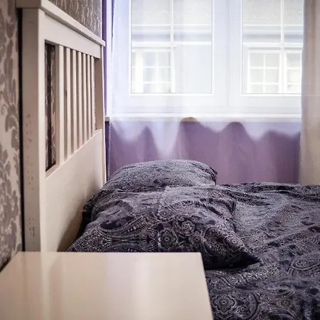 Quiet Hideaway In Center *